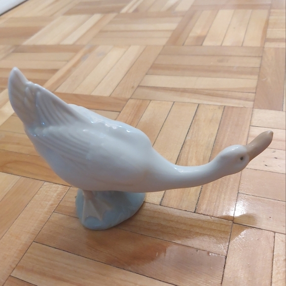 NAO Llandro porcelain long neck duck - Picture 2 of 5